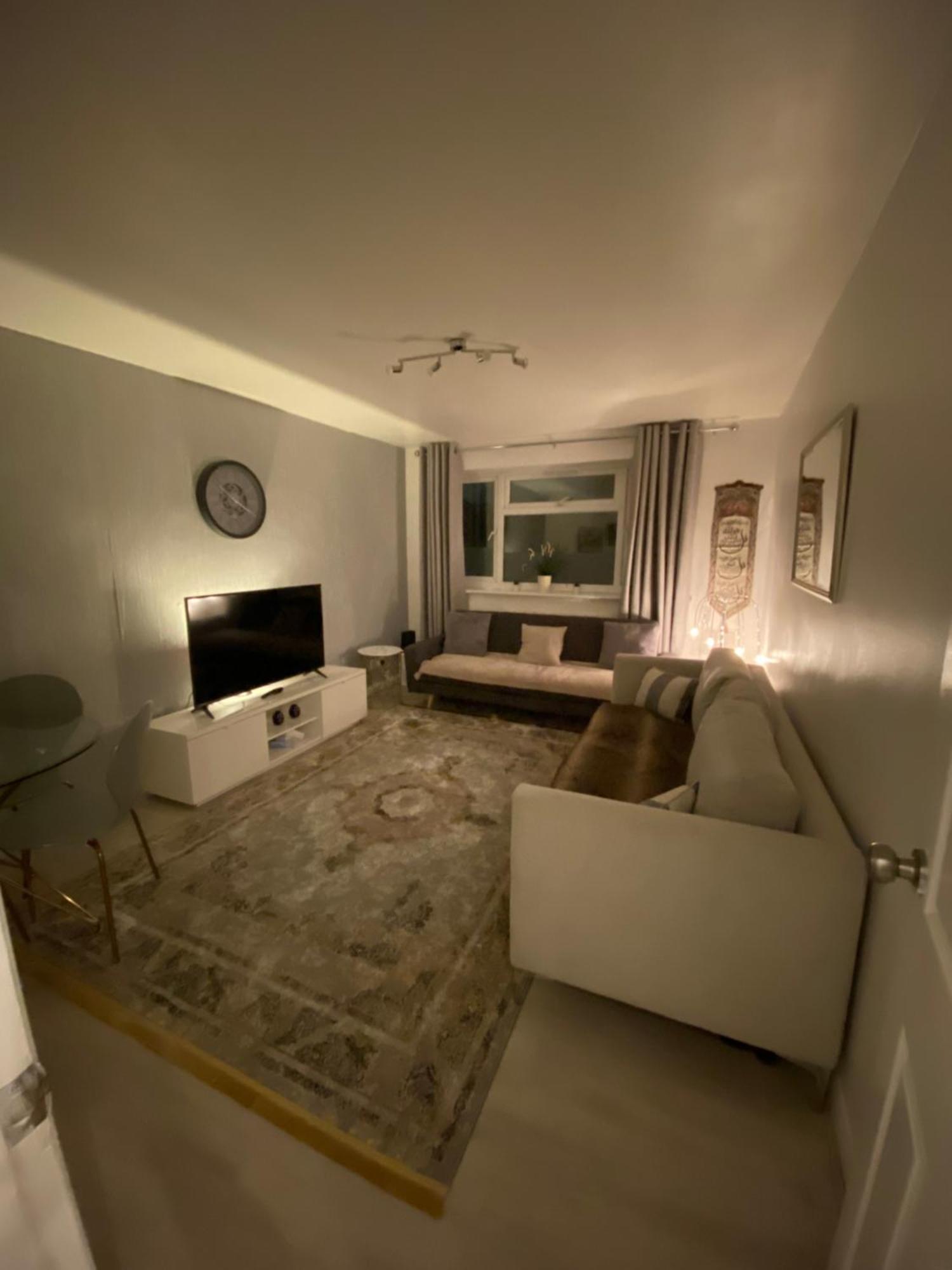 One Bedroom Flat In Chiswick W4 ลอนดอน ภายนอก รูปภาพ