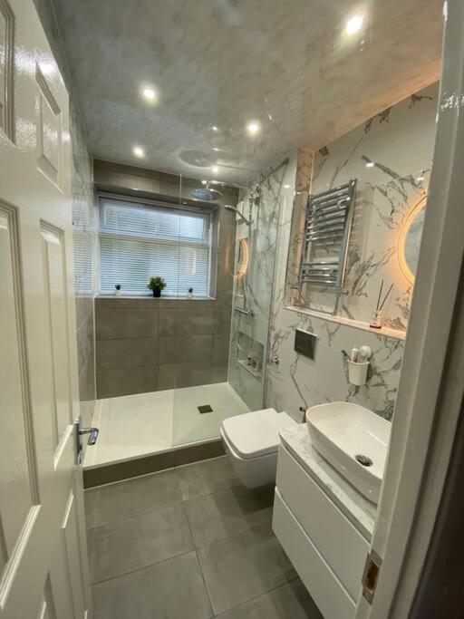 One Bedroom Flat In Chiswick W4 ลอนดอน ภายนอก รูปภาพ